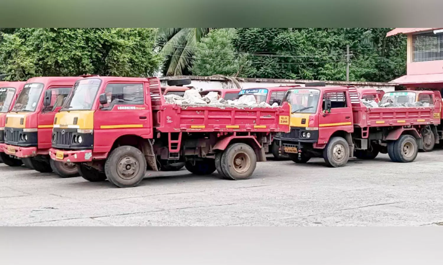 ക​രി​ങ്ക​ല്ല് കടത്ത്: 12 ടി​പ്പ​റു​ക​ൾ പൊ​ലീ​സ് പി​ടി​കൂ​ടി