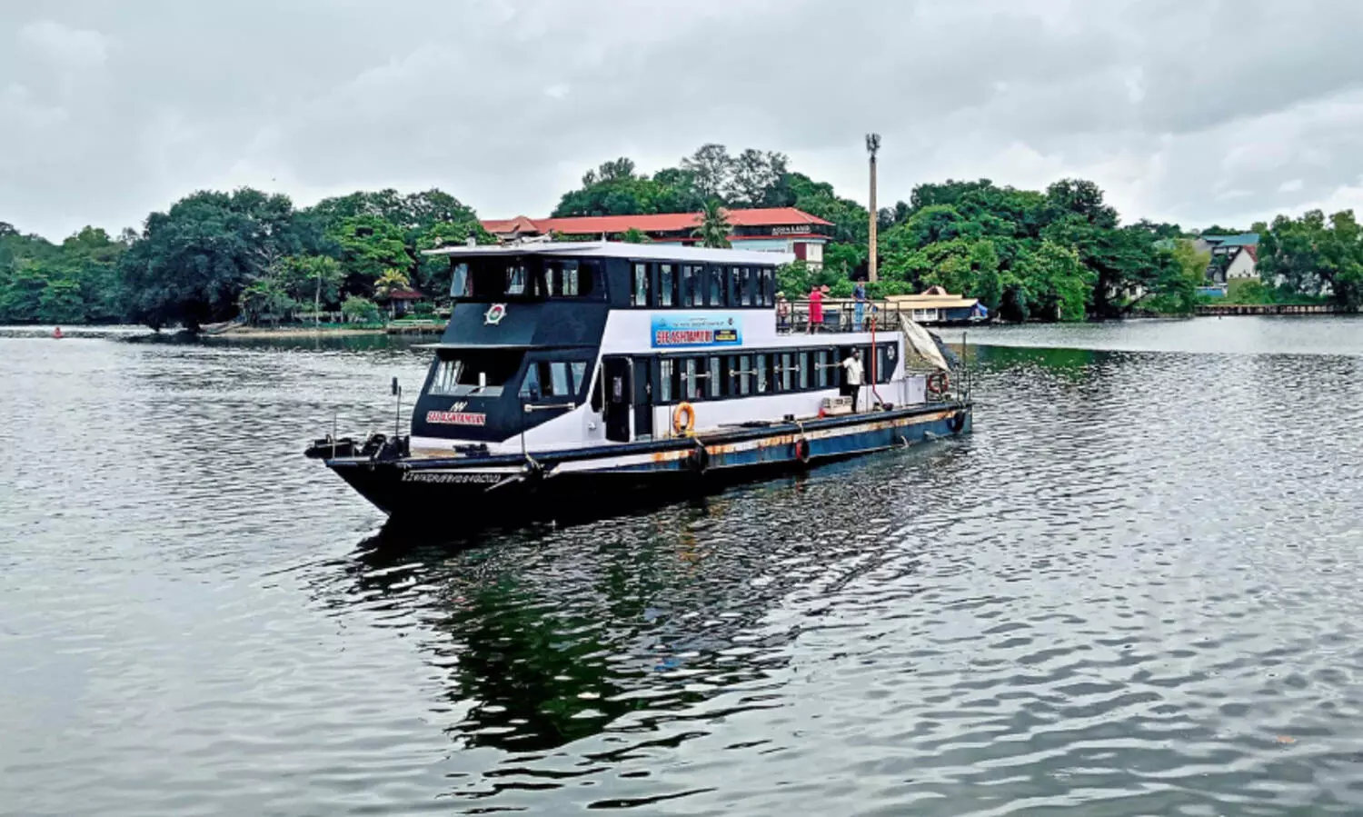 കായൽചുറ്റി ‘സീ അഷ്ടമുടി’ ലാഭത്തിലേക്ക്