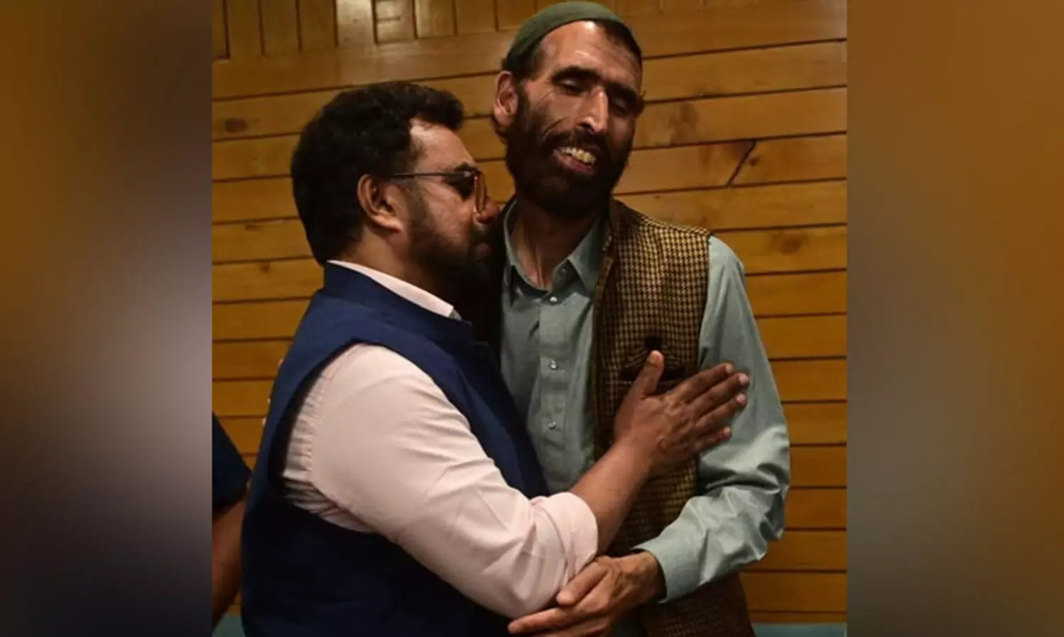 രാജ്യത്തിന്റെ ഐക്യത്തെയും അഖണ്ഡതയെയും പ്രതിഫലിപ്പിക്കുന്ന ചിത്രം; പഹൽഗാമിൽ കൊല്ലപ്പെട്ട ആദില്‍ ഷായുടെ പിതാവിനെ സന്ദർശിച്ച് ജോൺ ബ്രിട്ടാസ് എം.പി