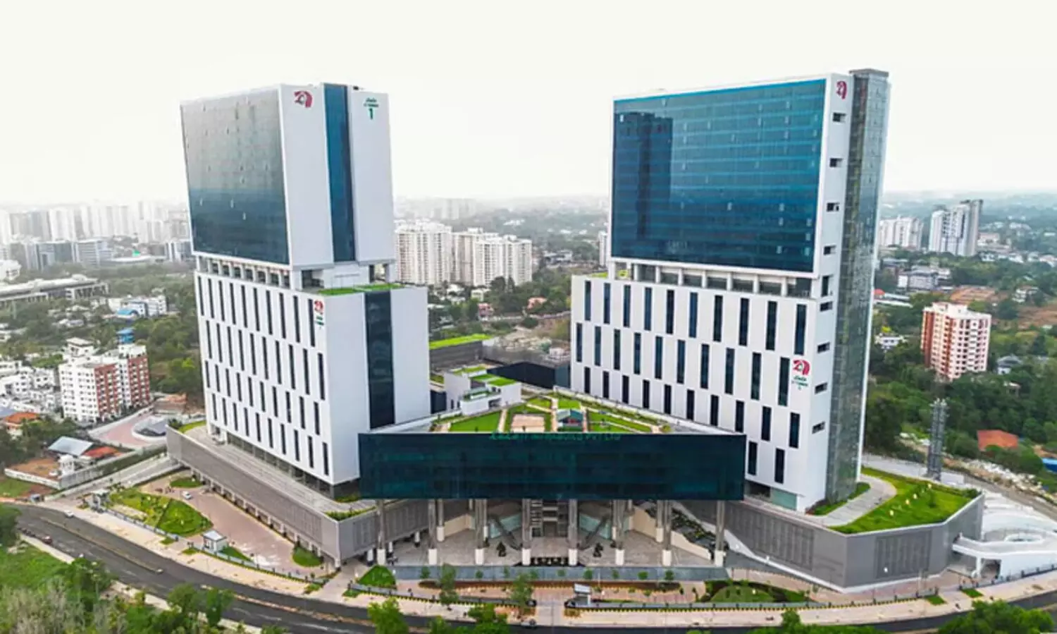 കൊച്ചിയെ വിസ്മയിപ്പിച്ച് വീണ്ടും ലുലു; 30 നിലകളിൽ പഞ്ചനക്ഷത്ര ഹോട്ടലുകളെ വെല്ലുന്ന ഇരട്ട ടവർ, ഉദ്ഘാടനം 28ന്