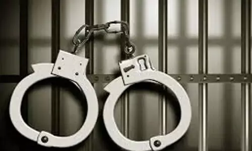 വി​വാ​ഹേ​ത​ര ബ​ന്ധം തു​ട​രാ​ൻ യു​വ​തി​യു​ടെ ഭ​ർ​ത്താ​വി​നെ ചു​ട്ടു​കൊ​ന്നു; മൂ​ന്നു​പേ​ർ അ​റ​സ്റ്റി​ൽ