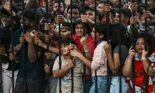 ഐ.​പി.​എ​ൽ കി​രീ​ടാ​ഘോ​ഷം സ്ത്രീ ​പീ​ഡ​ന ആ​ഭാ​സ​മാ​യി