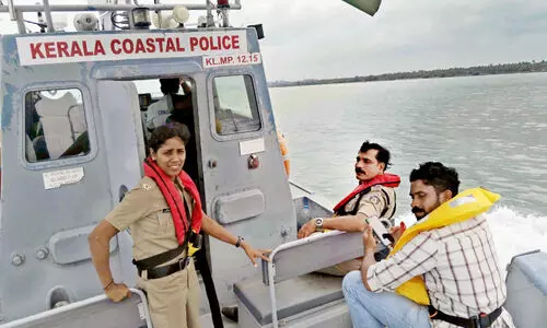 കപ്പൽ അപകടം; വടകര തീര മേഖലയിൽ ജാഗ്രത നിർദേശം കപ്പൽ അപകടം; വടകര തീര മേഖലയിൽ ജാഗ്രത നിർദേശം