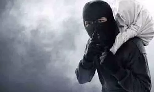 കോഴിക്കോട്ട് വൻ കവർച്ച; സ്കൂട്ടറിലെത്തിയ സംഘം ബാങ്ക് ജീവനക്കാരനിൽ നിന്ന് 40 ലക്ഷം രൂപ തട്ടിയെടുത്തു