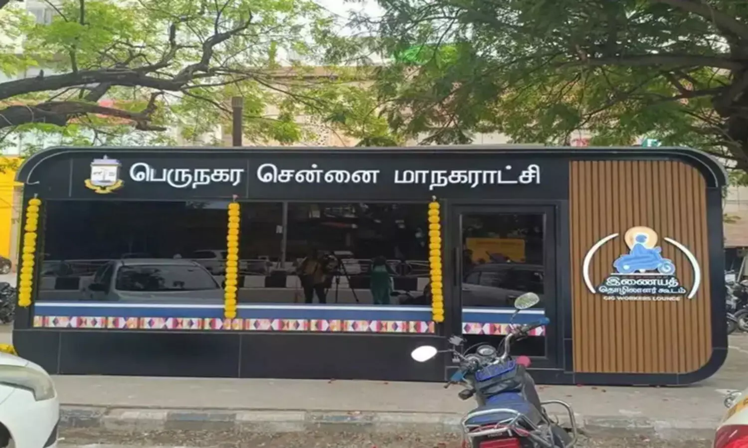 രാജ്യത്ത് ആദ്യമായി ഡെലിവറി ജോലിക്കാർക്ക് സൗജന്യ എ.സി വിശ്രമകേന്ദ്രമൊരുക്കി തമിഴ്നാട് സർക്കാർ