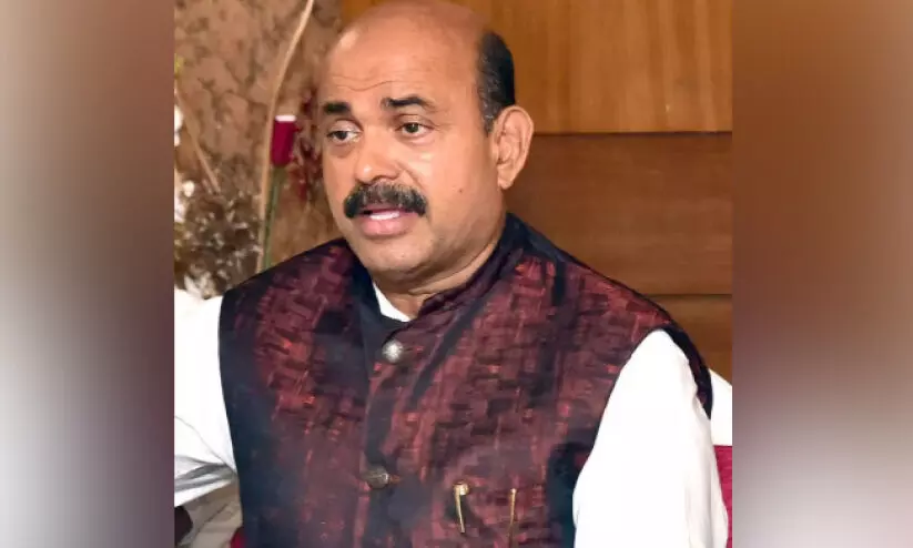 തു​റ​മു​ഖ അ​തോ​റി​റ്റി ഉ​ദ്യോ​ഗ​സ്ഥ​ന്റെ പ​രാ​തി​യി​ൽ മു​ൻ എം.​എ​ൽ.​എ​ക്ക് എ​തി​രെ കേ​സ്