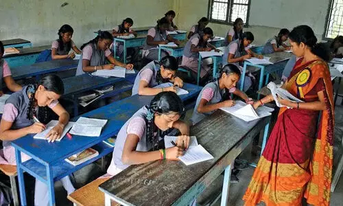 അധ്യാപക നിയമനങ്ങളിലുൾപ്പെടെ ഇടപെടാൻ ഗവർണർ; വി.സിമാരുടെ യോഗം വിളിച്ചു