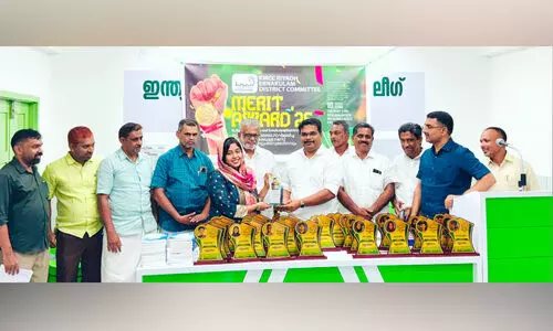 എ​റ​ണാ​കു​ളം ജി​ല്ല കെ.​എം.​സി.​സി പെ​രു​മ്പാ​വൂ​രി​ൽ മെ​റി​റ്റ് ഈ​വ​നി​ങ്​ സം​ഘ​ടി​പ്പി​ച്ചു