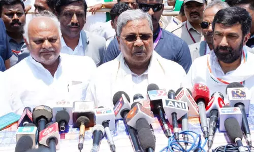 എം.​പി​യു​ടെ​യും എം.​എ​ൽ.​എ​മാ​രു​ടെ​യും വീ​ടു​ക​ളി​ൽ ഇ.​ഡി റെ​യ്ഡ്; നി​യ​മ​ലം​ഘ​ന​ത്തെ പി​ന്തു​ണ​ക്കി​ല്ല -മു​ഖ്യ​മ​ന്ത്രി