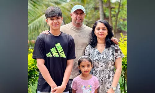 നൊ​മ്പ​ര​മാ​യി ര​ണ്ട് കു​ടും​ബ ചി​ത്ര​ങ്ങ​ൾ