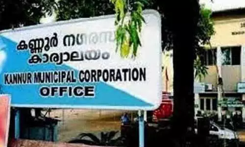 ഭക്ഷണത്തിന് ദു​ര്‍ഗ​ന്ധം, മ​ലി​ന​ജ​ലം പ​റ​മ്പി​ലേ​ക്ക്;   ഹോ​ട്ട​ലു​ക​ൾ​ക്കെ​തി​രെ ന​ട​പ​ടി