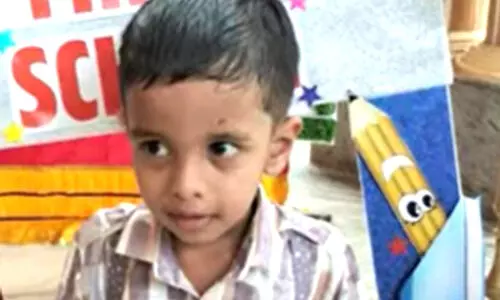 ചില്ല് മേശ പൊട്ടി കാലിൽവീണ് രക്തംവാർന്ന് പിഞ്ചുകുഞ്ഞ് മരിച്ചു