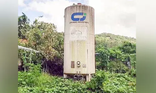 റോഡില്ല: ഇടുക്കി മെഡിക്കൽ കോളജിലെ ഓക്സിജൻ പ്ലാന്റ് പ്രവർത്തനക്ഷമമായില്ല റോഡില്ല: ഇടുക്കി മെഡിക്കൽ കോളജിലെ ഓക്സിജൻ പ്ലാന്റ് പ്രവർത്തനക്ഷമമായില്ല