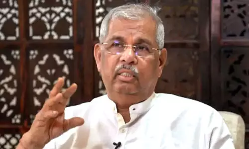 ഭാരതാംബ വിവാദം: മൂന്നാറിൽ ഗവർണർക്ക് സി.പി.ഐയുടെ കരി​ങ്കൊടി