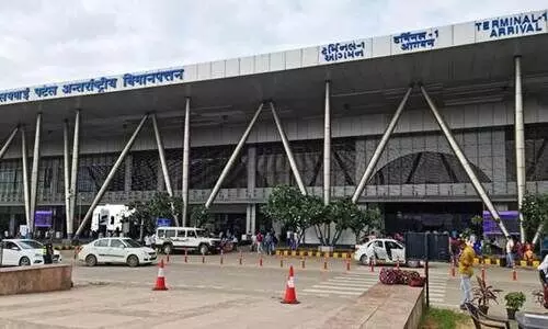 വിമാന സർവീസുകൾ പരിമിതമായി പുനരാരംഭിച്ച് അഹ്മദാബാദ് വിമാനത്താവളം