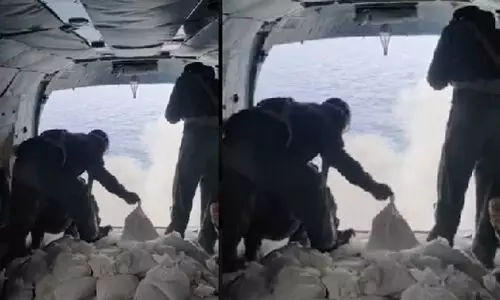 കപ്പലിലേക്ക് 2600 കിലോ ഡ്രൈ കെമിക്കൽ പൗഡർ തളിച്ചു; രക്ഷാദൗത്യത്തിൽ വ്യോമസേനയും