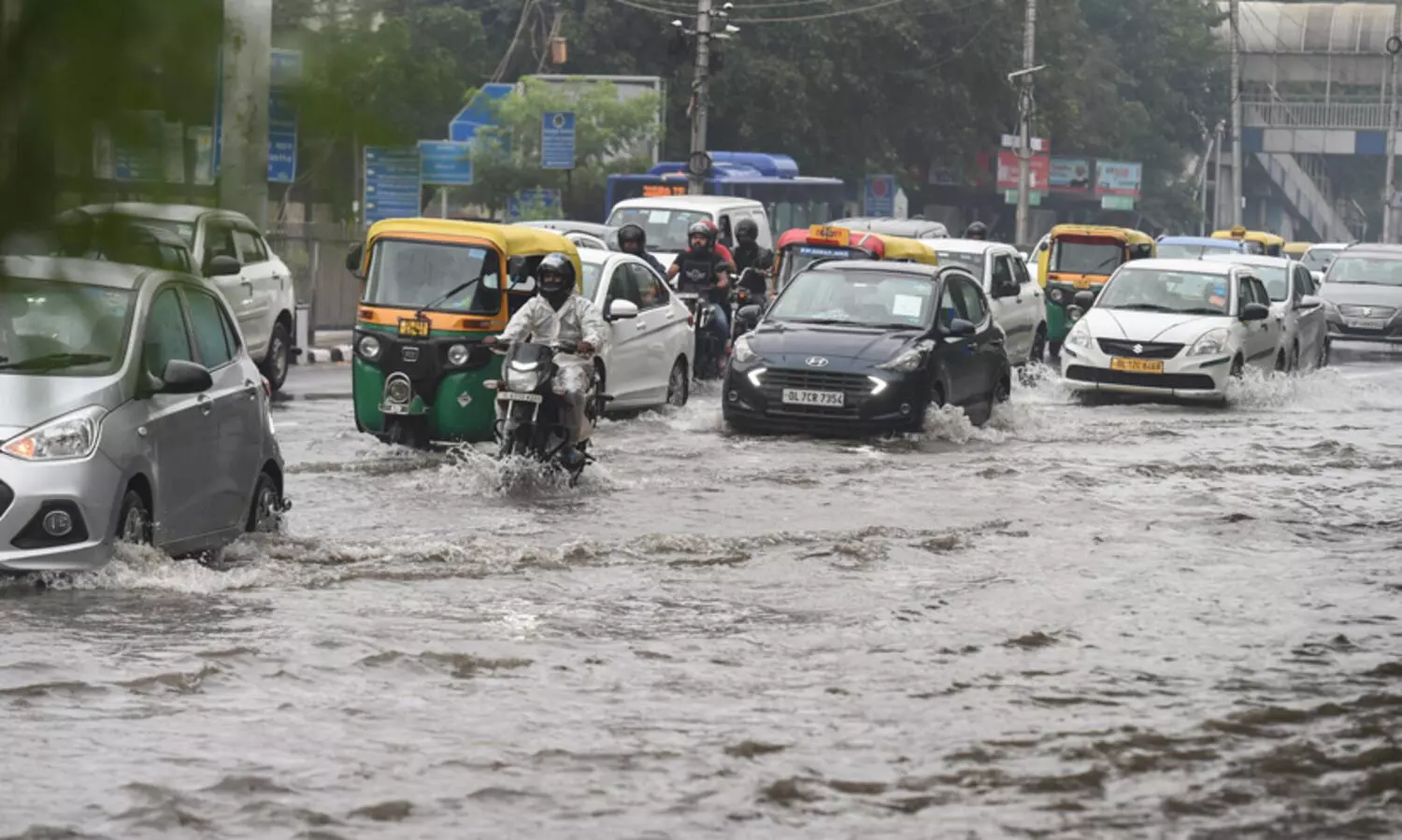 രാജ്യത്തെ റോഡുകൾക്കായി ദുരന്ത നിവാരണ പദ്ധതി തയ്യാറാക്കണം; കേന്ദ്രത്തോട് കേരള ഹൈകോടതി