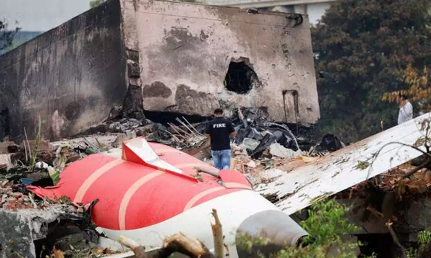 വിമാനദുരന്തത്തിൽ മരിച്ചവരുടെ കുടുംബങ്ങളോട് എയർ ഇന്ത്യയുടെ ക്രൂരത; നഷ്ടപരിഹാരം കുറക്കാൻ ശ്രമിക്കുന്നുവെന്ന് ആക്ഷേപം