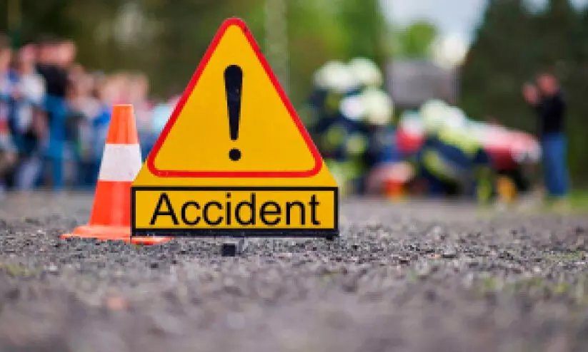 ഹൈവേയിൽ അപകടത്തെ തുടർന്ന് ഗതാഗതക്കുരുക്ക് ഹൈവേയിൽ അപകടത്തെ തുടർന്ന് ഗതാഗതക്കുരുക്ക്