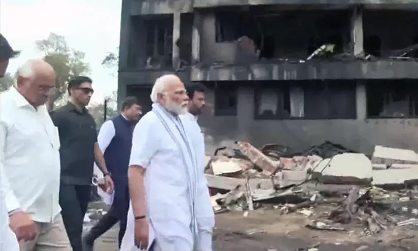 പ്രധാനമന്ത്രി അഹ്മദാബാദിൽ; വിമാനം തകർന്ന സ്ഥലം സന്ദർശിച്ചു പ്രധാനമന്ത്രി അഹ്മദാബാദിൽ; വിമാനം തകർന്ന സ്ഥലം സന്ദർശിച്ചു