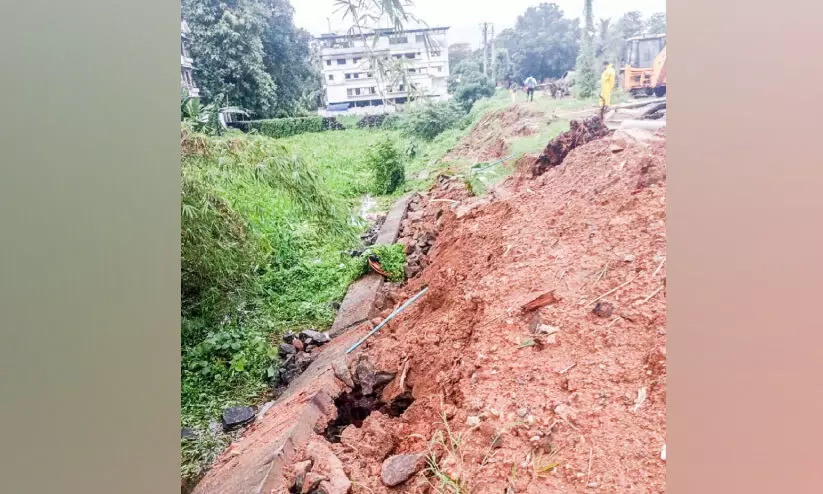 സംരക്ഷണ ഭിത്തിയു​ടെ തകർച്ച; കുടിവെള്ളം മുടങ്ങിയിട്ട്​ രണ്ടാഴ്ച