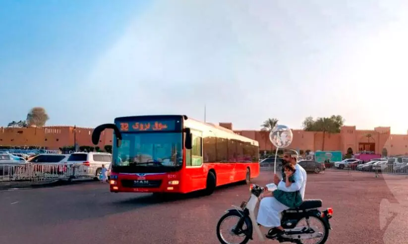 ഈ​ദ് അ​വ​ധി: നി​സ്‍വ​യി​ൽ​ മു​വാ​സ​ലാ​ത്ത്ബ​സി​നെ ആ​ശ്ര​യി​ച്ച​ത് 4,200 ല​ധി​കം യാ​ത്ര​ക്കാ​ർ