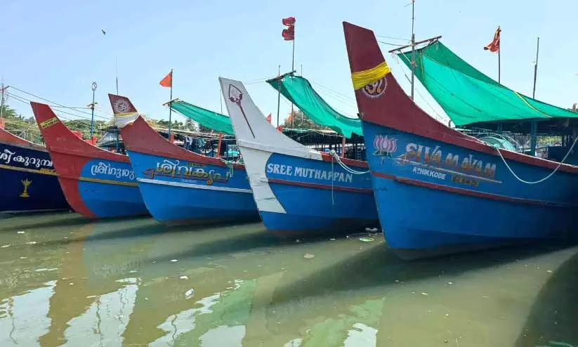 ട്രോളിങ്; പരമ്പരാഗത മത്സ്യത്തൊഴിലാളികൾക്കും പണിയില്ല