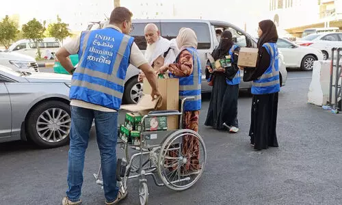 തീ​ർ​ഥാ​ട​ക​ർ​ക്ക് സേ​വ​നം തു​ട​ർ​ന്ന് ത​നി​മ വ​ള​ന്റി​യ​ർ​മാ​ർ