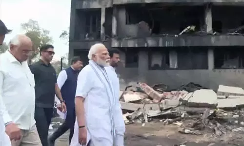 പ്രധാനമന്ത്രി അഹ്മദാബാദിൽ; വിമാനം തകർന്ന സ്ഥലം സന്ദർശിച്ചു