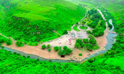 ഖ​രീ​ഫ്; ദോ​ഫാ​റി​ൽ മ്യൂ​സി​യം, ത്രീ ​സ്റ്റാ​ർ ഹോ​ട്ട​ൽ തു​റ​ന്നു
