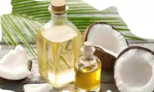 ഇതെന്ത് തേങ്ങയാ...! ഒ​രു വ​ർ​ഷ​ത്തി​നി​ടെ വെ​ളി​ച്ചെ​ണ്ണ വി​ല ഇ​ര​ട്ടി​യാ​യി