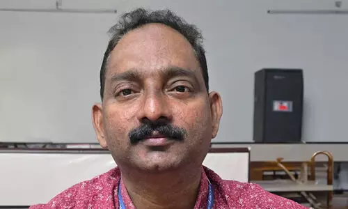 വിമാനപകടത്തിൽ മരിച്ച രഞ്ജിതക്കെതിരെ അധിക്ഷേപ പരാമർശം; ഡപ്യൂട്ടി തഹസിൽദാർക്ക് സസ്പെൻഷൻ