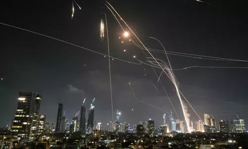 രാത്രി വൈകി ഇറാന്റെ തിരിച്ചടി; ഇസ്രായേലിനെ ലക്ഷ്യമാക്കി മിസൈലും ഡ്രോണുകളും, തെൽ അവീവിൽ സ്ഫോടനം