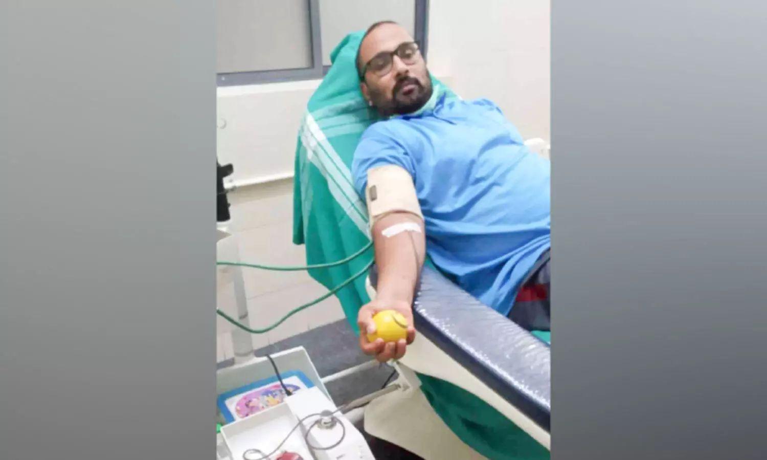 ഇന്ന് ലോക രക്തദാന ദിനം 60 തവണ രക്തദാനം; പിതാവിന്റെ പാതയിൽ മുഹമ്മദ് സാബിർ