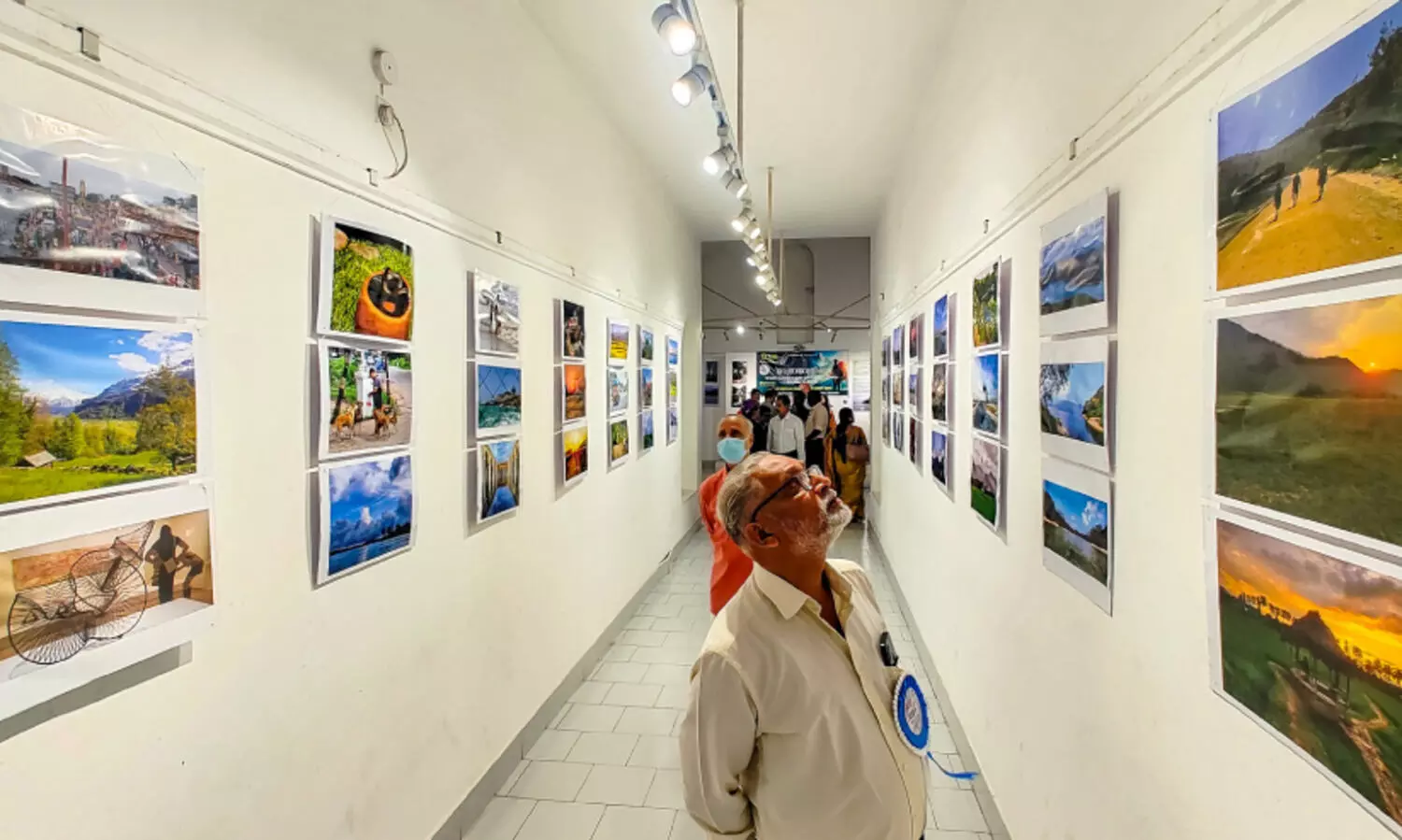 യാത്രയുടെ ഓർമച്ചിത്രങ്ങളുമായി ‘യാത്രയാത്രികം’