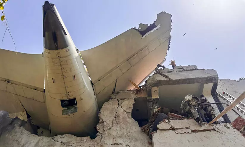 അ​പ​ക​ട കാ​ര​ണം എ​ൻ​ജി​ൻ​ നി​ല​ച്ച​താ​കാം