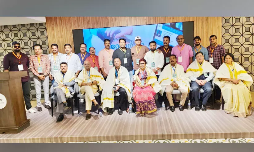 പ്രി​വി​ലേ​ജ് കാ​ർ​ഡ് പ്ര​കാ​ശ​ന​വും സ​്നേ​ഹാ​ദ​ര​വും