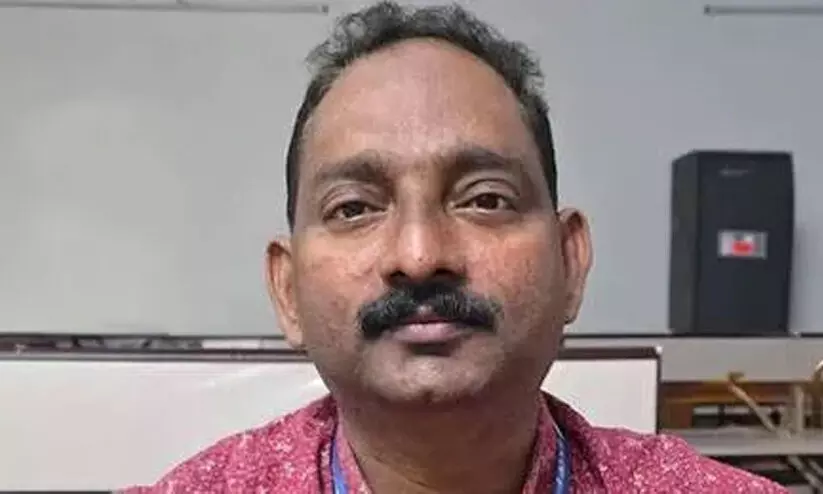 ര​ഞ്ജി​ത​ക്കെ​തി​രാ​യ അ​ധി​ക്ഷേ​പം; ഡെ​പ്യൂ​ട്ടി ത​ഹ​സി​ൽ​ദാ​ർ സ​സ്പെ​ൻ​ഷ​ൻ ക​ഴി​ഞ്ഞ് തി​രി​ച്ചു​ക​യ​റി​യ ഉ​ദ്യോ​ഗ​സ്ഥ​ൻ