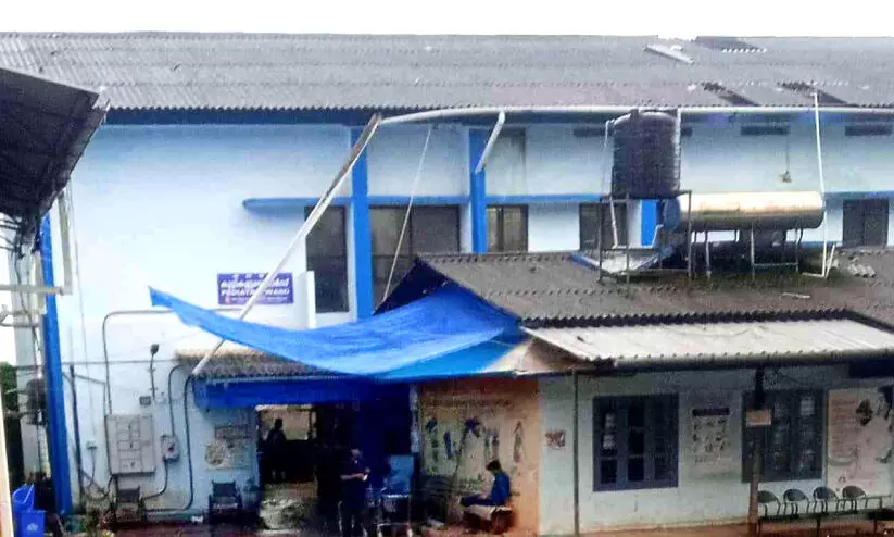 വാർഡിൽ ചോർച്ച; തലശ്ശേരി ജനറൽ ആശുപത്രിയിലെ കുട്ടികളുടെ തീവ്രപരിചരണ വിഭാഗം അടച്ചു വാർഡിൽ ചോർച്ച; തലശ്ശേരി ജനറൽ ആശുപത്രിയിലെ കുട്ടികളുടെ തീവ്രപരിചരണ വിഭാഗം അടച്ചു