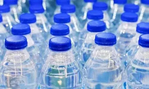 ചെറിയ പ്ലാസ്റ്റിക് കുടിവെള്ളക്കുപ്പി നിരോധനം; നിർദേശം തേടി ഹൈകോടതി