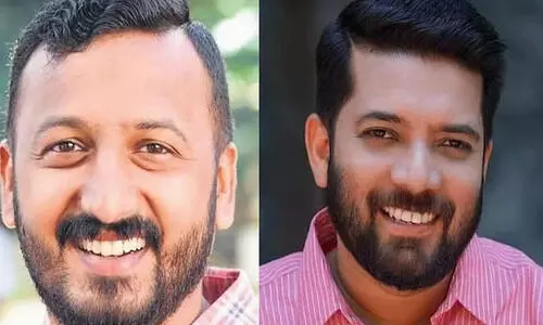 നിലമ്പൂരിലും വിവാദമായി പെട്ടി; ഷാഫി പറമ്പിലും രാഹുൽ മാങ്കൂട്ടത്തിലും സഞ്ചരിച്ച വാഹനം തടഞ്ഞ് പൊലീസ് പരിശോധന നിലമ്പൂരിലും വിവാദമായി പെട്ടി; ഷാഫി പറമ്പിലും രാഹുൽ മാങ്കൂട്ടത്തിലും സഞ്ചരിച്ച വാഹനം തടഞ്ഞ് പൊലീസ് പരിശോധന