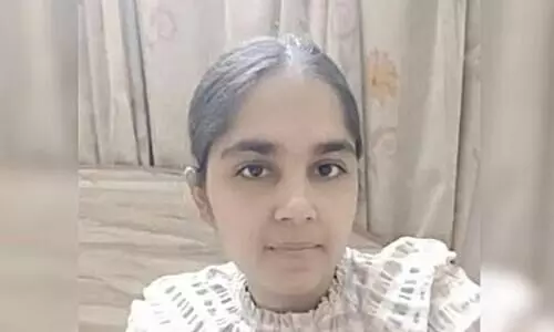 ആശംസകൾ-നിറഞ്ഞ കുടുംബ വാട്സ്ആപ്പ് ഗ്രൂപ്പ് നിശബ്ദമായി; പങ്കാളിയുടെ ജന്മദിനം ആഘോഷിക്കാനായി അവൾ പറന്നത് മരണത്തിലേക്ക്