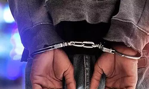 ക​ള്ള​നോ​ട്ട് നി​ർ​മാ​ണ​ത്തി​നി​ടെ അ​റ​സ്റ്റി​ൽ