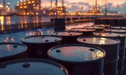 എണ്ണ വിലയിൽ കുതിപ്പ്; എണ്ണ കമ്പനി ഓഹരികളിൽ ഇടിവ്