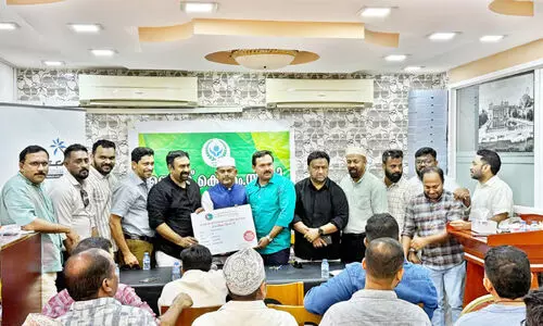 മെ​ഡി​ക്ക​ൽ പ്രി​വി​ലേ​ജ് കാ​ർ​ഡ് വി​ത​ര​ണം ചെ​യ്തു