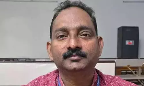 ര​ഞ്ജി​ത​ക്കെ​തി​രാ​യ അ​ധി​ക്ഷേ​പം; ഡെ​പ്യൂ​ട്ടി ത​ഹ​സി​ൽ​ദാ​ർ സ​സ്പെ​ൻ​ഷ​ൻ ക​ഴി​ഞ്ഞ് തി​രി​ച്ചു​ക​യ​റി​യ ഉ​ദ്യോ​ഗ​സ്ഥ​ൻ