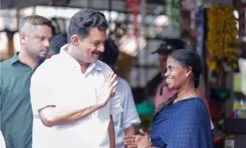 നി​ല​മ്പൂ​രി​ൽ നി​ലം​വി​ട്ട് ആ​വേ​ശം; പോരാട്ടവീര‍്യവുമായി അൻവർ