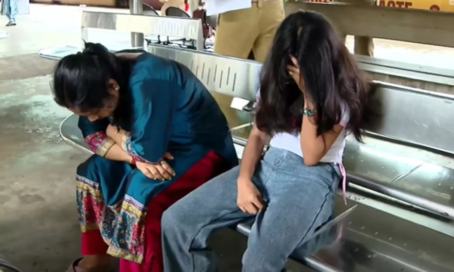 ട്രോളി ബാ​ഗിൽ 37 കിലോ കഞ്ചാവുമായി വിദ്യാർഥിനിയടക്കം യുവതികൾ പിടിയിൽ; കാരിയറായത് പോക്കറ്റ് മണിക്കെന്ന്