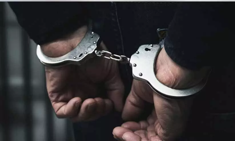 നിക്ഷേപകന്റെ വൻതുക മോഷ്ടിച്ച സ്ത്രീക്ക് തടവും പിഴയും നിക്ഷേപകന്റെ വൻതുക മോഷ്ടിച്ച സ്ത്രീക്ക് തടവും പിഴയും