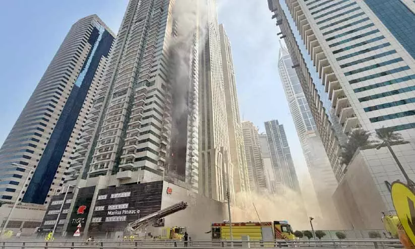 ദുബൈ മറീനയിലെ കെട്ടിടത്തിൽ തീപിടിത്തം; താമസക്കാരെ സുരക്ഷിതരാക്കി തീയണച്ചു ദുബൈ മറീനയിലെ കെട്ടിടത്തിൽ തീപിടിത്തം; താമസക്കാരെ സുരക്ഷിതരാക്കി തീയണച്ചു